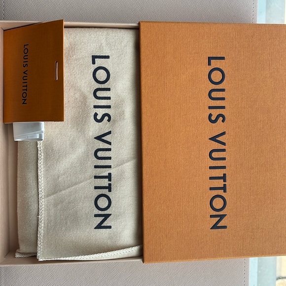 Louis Vuitton Monogram Empreinte Leather Sarah wallet in navy and red - Picture 7 of 8